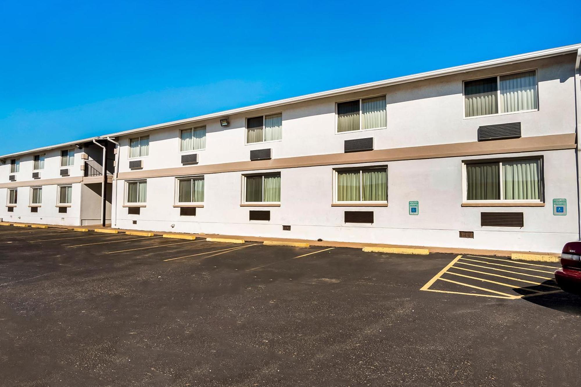 Oyo Townhouse Dodge City Ks Экстерьер фото