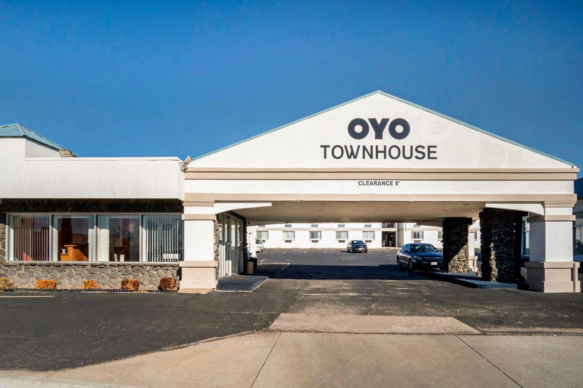 Oyo Townhouse Dodge City Ks Экстерьер фото