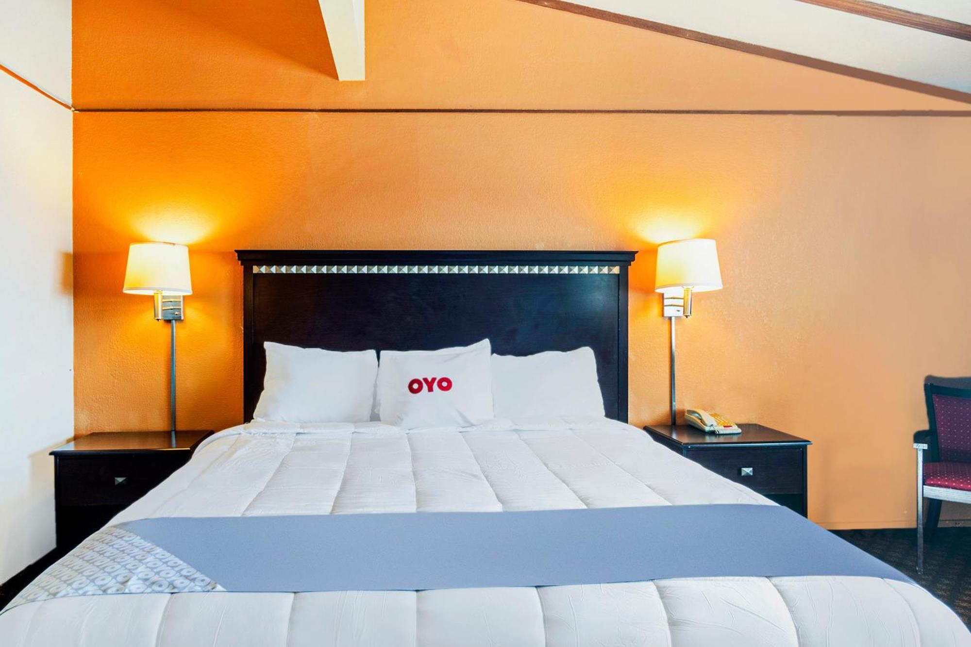 Oyo Townhouse Dodge City Ks Экстерьер фото