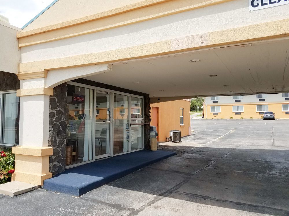 Oyo Townhouse Dodge City Ks Экстерьер фото