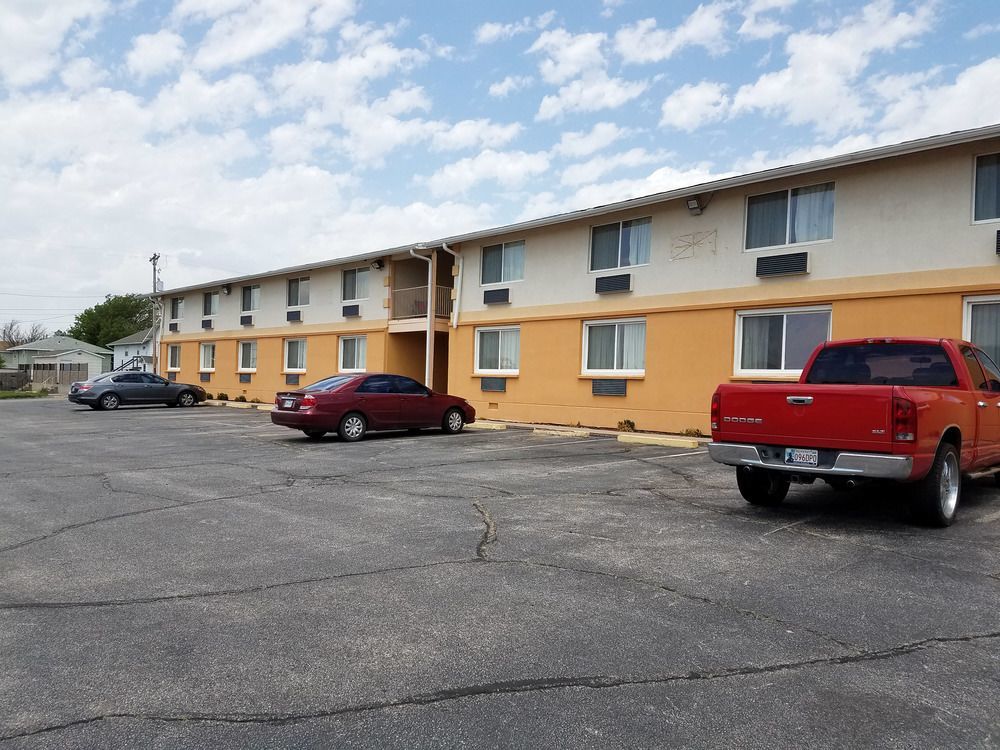 Oyo Townhouse Dodge City Ks Экстерьер фото